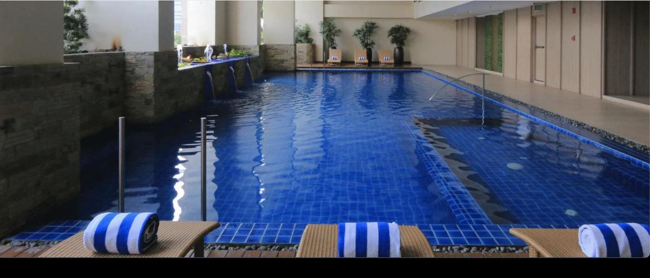 One Bedroom Apartment With Netflix At Greenbelt Makati Манила Экстерьер фото