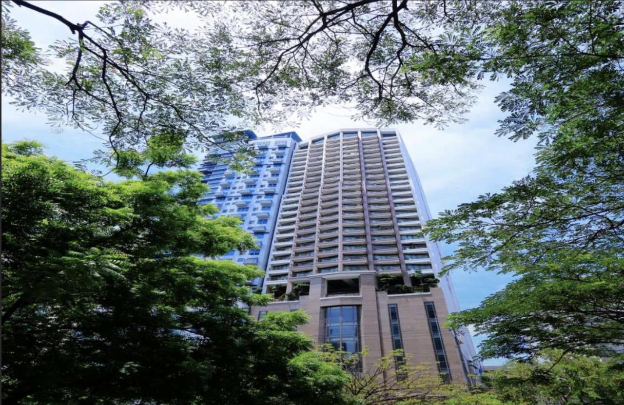 One Bedroom Apartment With Netflix At Greenbelt Makati Манила Экстерьер фото